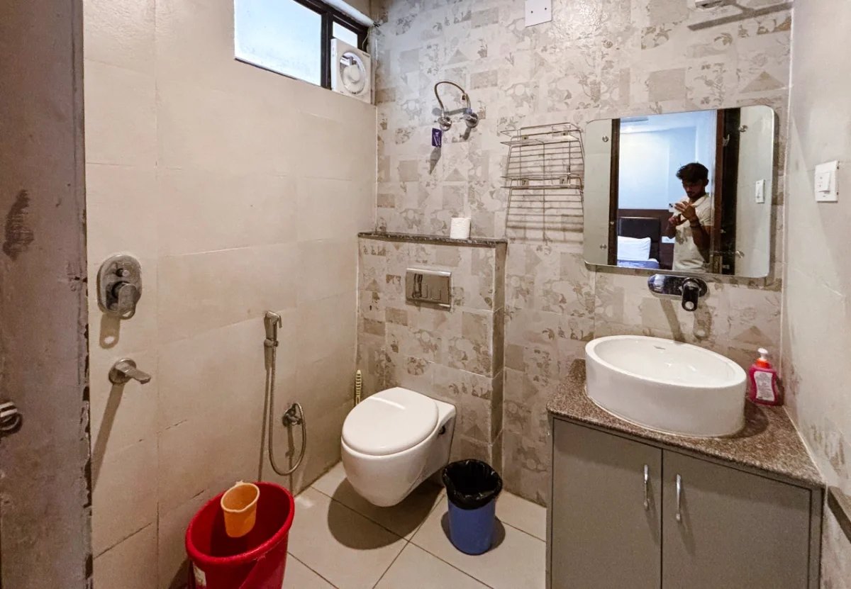 200-Hour-Yoga-Teacher-Training-In-Rishikesh-Washroom